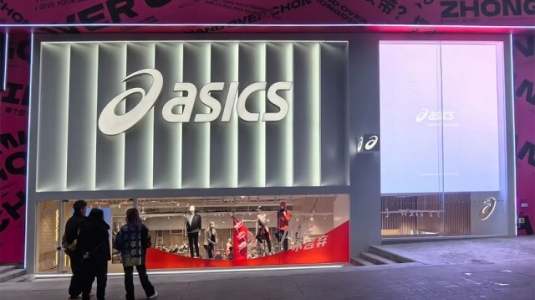 智彩LED顯示屏助力ASICS亞瑟士重慶大融城店“龍”重登場！