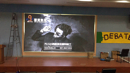 江蘇無錫協(xié)和學(xué)校P2.5室內(nèi)高清LED顯示屏由上海智彩科技設(shè)計、安裝